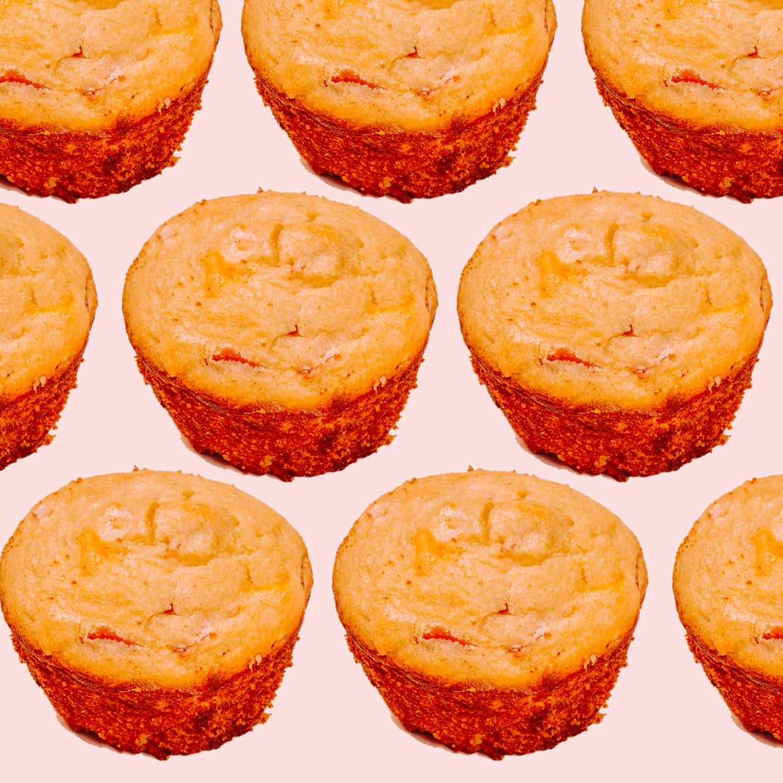 Muffins salados keto de salami y queso cheddar